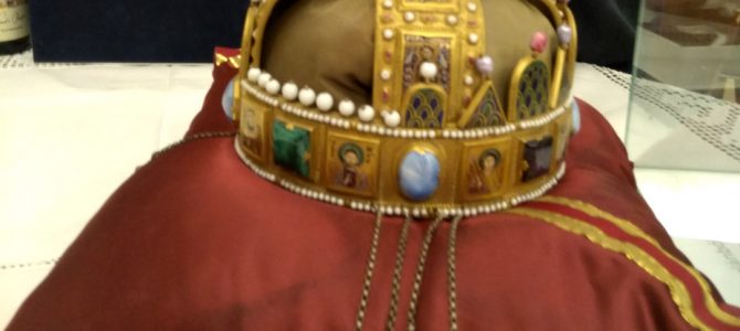 Tudósítás kiállításról – Szelényi Károly képei a Szent Koronáról a Klebelsberg Emlékházban Tudósítás kiállításról – Szelényi Károly képei a Szent Koronáról a Klebelsberg Emlékházban